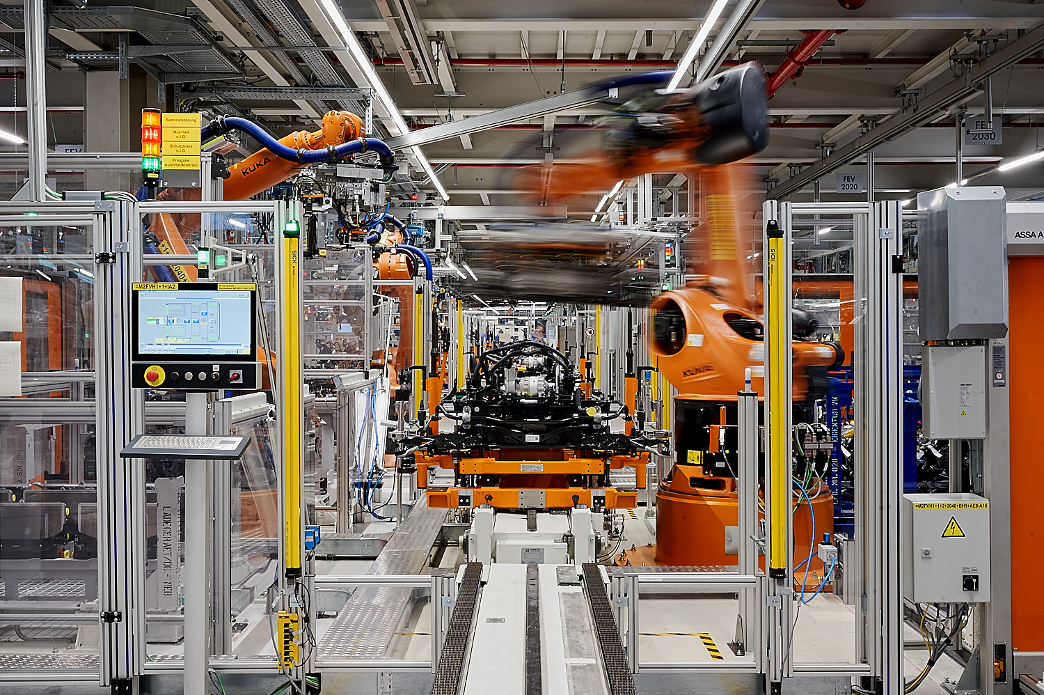 Final assembly system for automotive marriage stations and cockpit installation